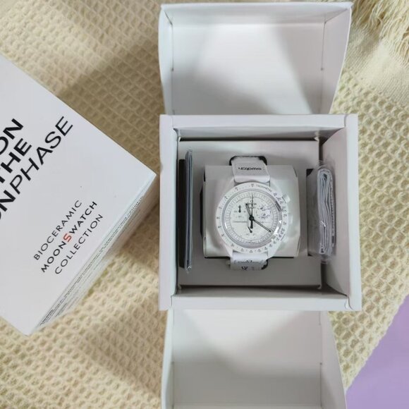 Mission watch with white full moon pattern - Picture 3 of 8